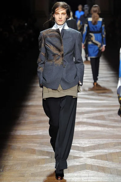 Look 11